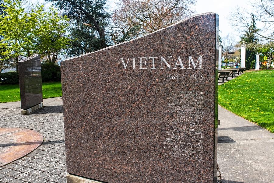Viet Nam Memorial in Bellingham Photograph by Tom Cochran