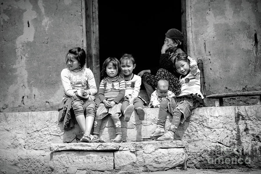 Vietnamese Family  Photograph by Chuck Kuhn