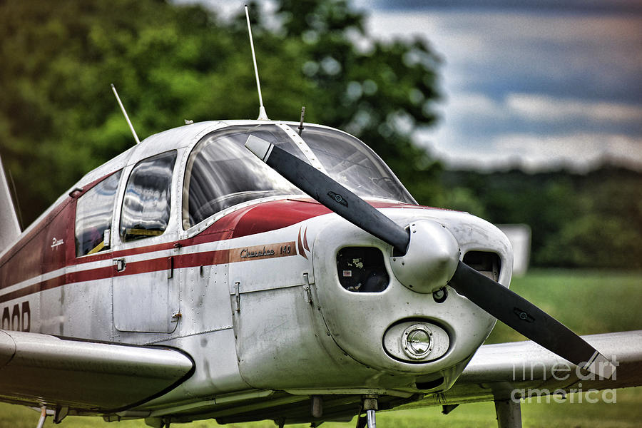 Vintage Plane the Piper Cherokee 140  Photograph by Paul Ward