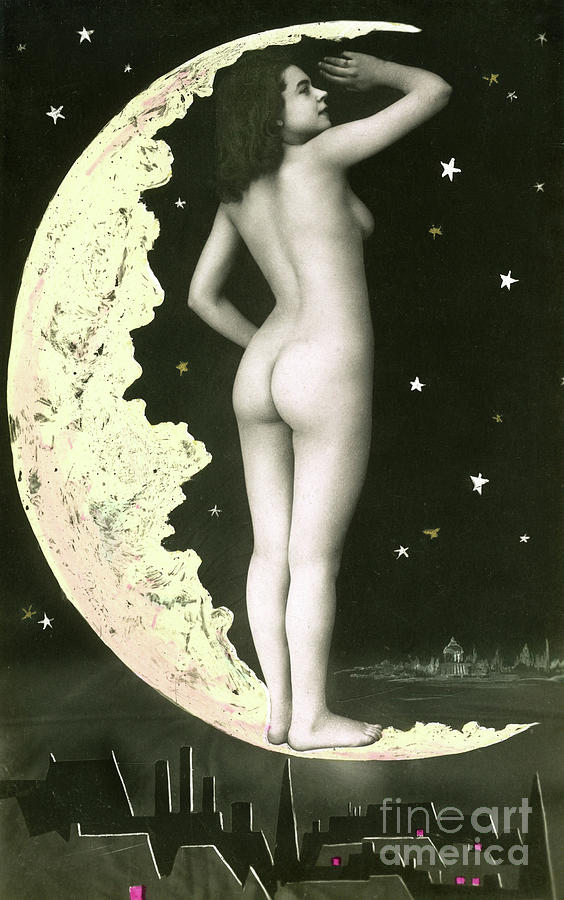 Nude moon Sydney Moon