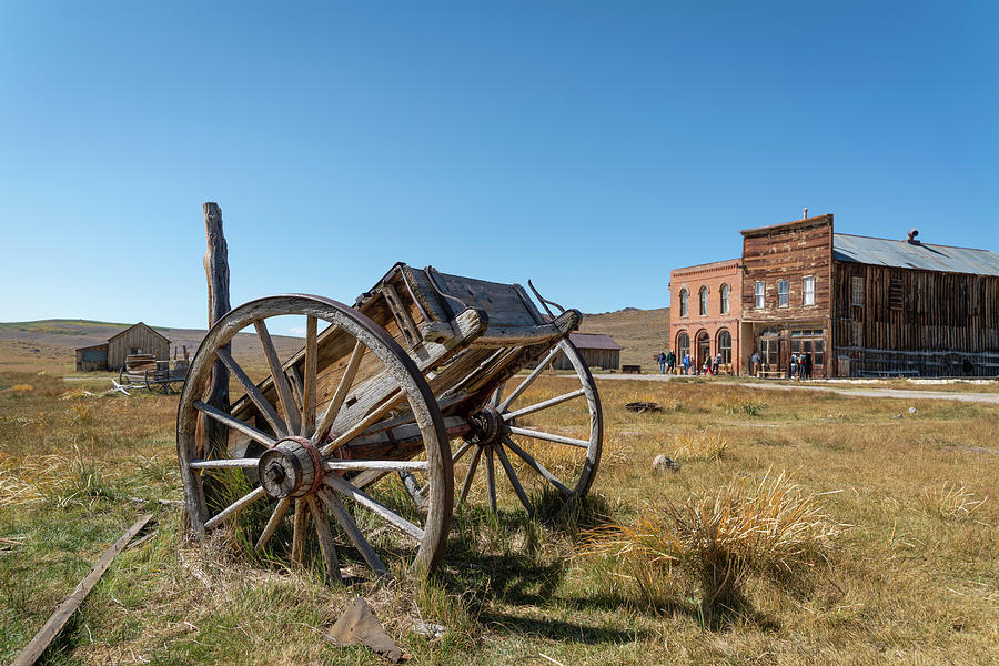 Wagon at Bodie Ghost Town Photograph by Lindsay Thomson