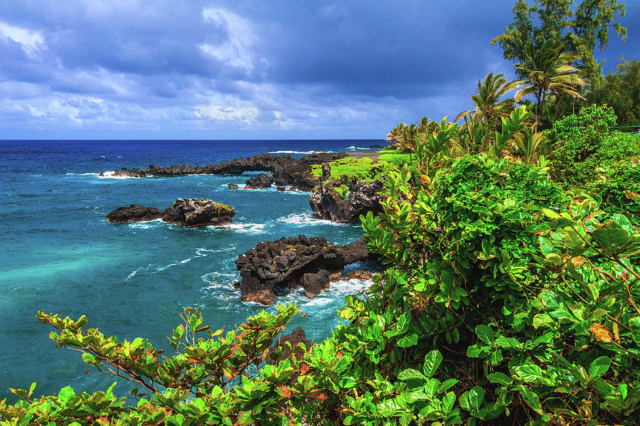 Waianapanapa Shoreline - Maui, Hawaii Photograph by Abbie Matthews - Pixels