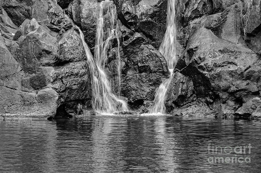 Waimea Falls 2 Photograph by Bob Phillips