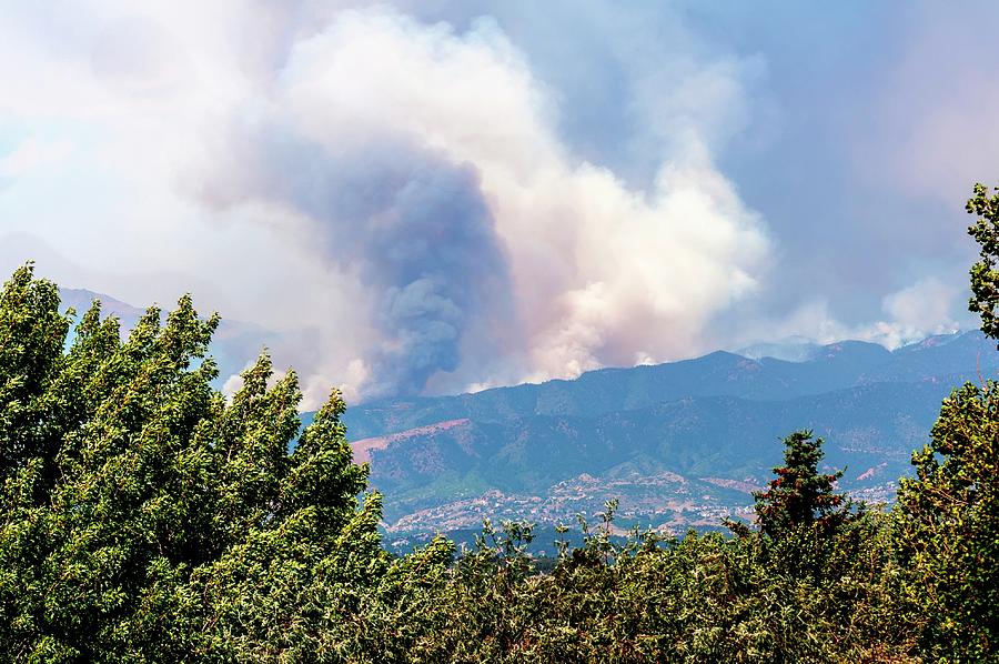 Waldo Canyon Fire Cresting To Colorado Springs Photograph by Jerry Sodorff