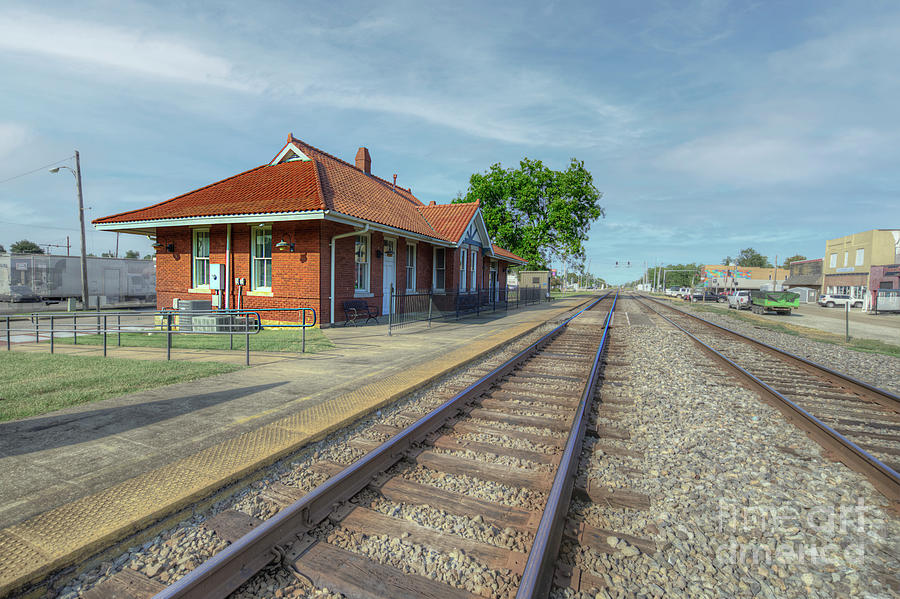 Walnut Ridge Depot Photograph by Larry Braun