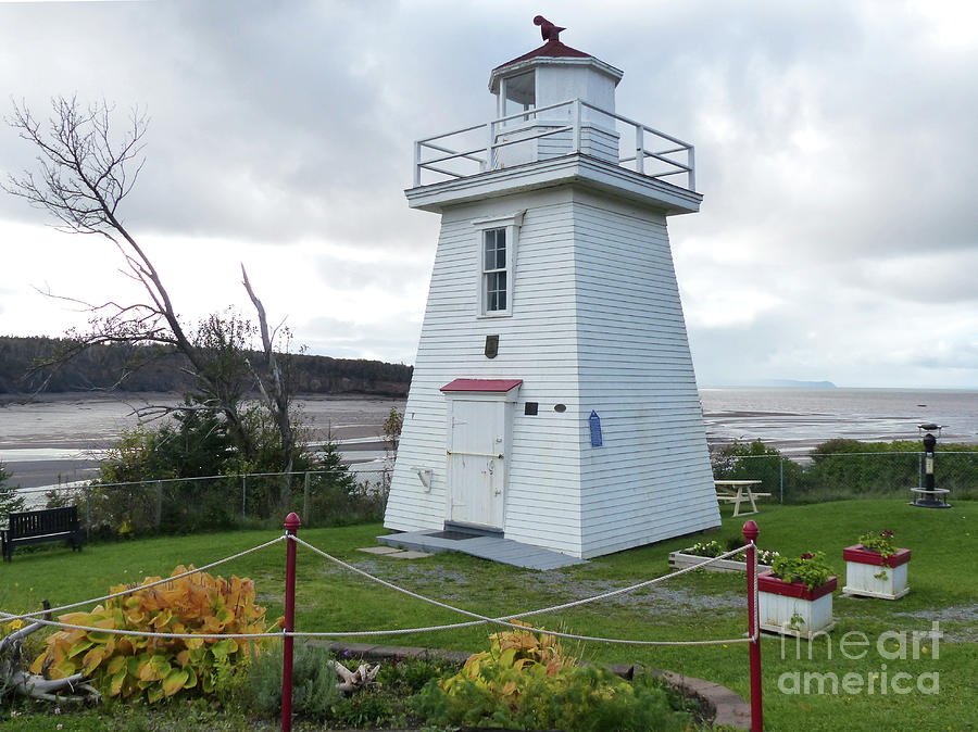 Walton harbour lighthouse - Nova Scotia Photograph by Phil Banks