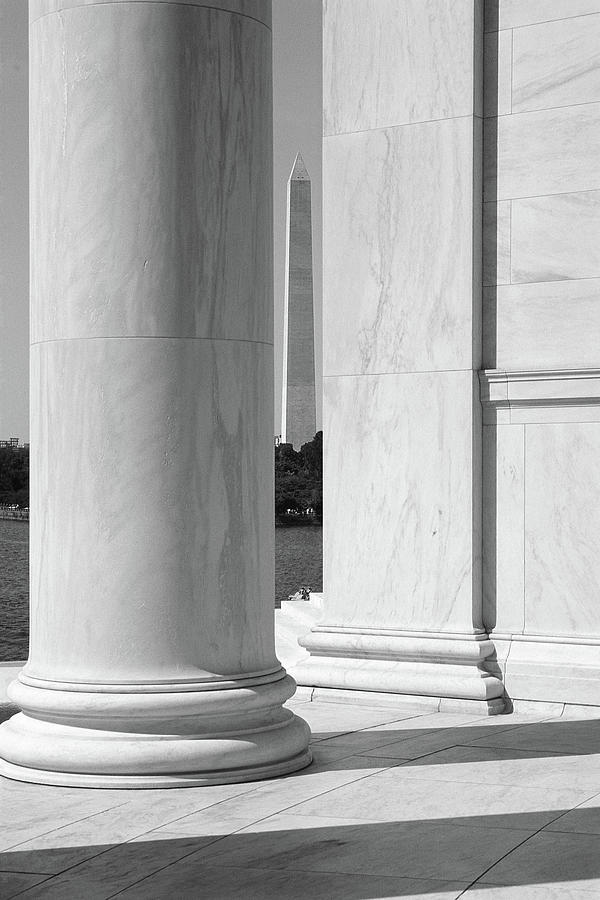 Washington Memorial  2 Photograph by Mike McGlothlen