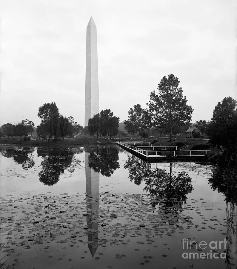Washington Monument, 1900 Photograph by Granger