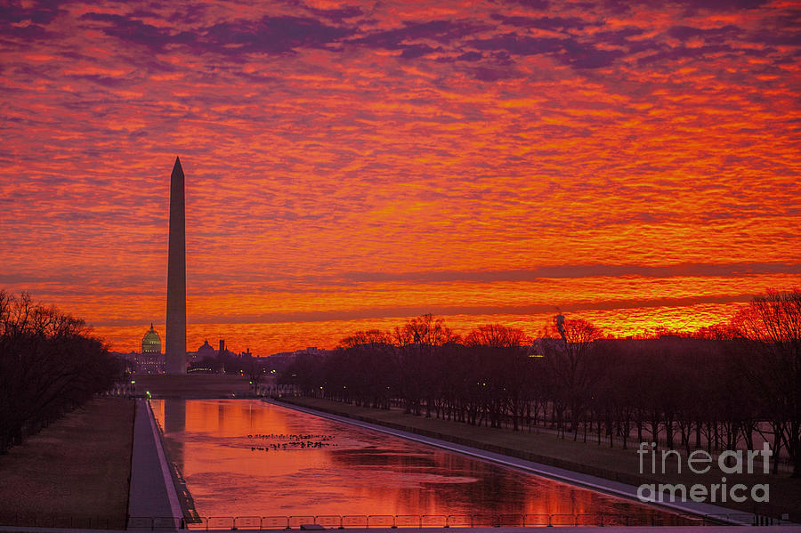 Washington Monument At Sunrise Photograph by Tom Hamilton