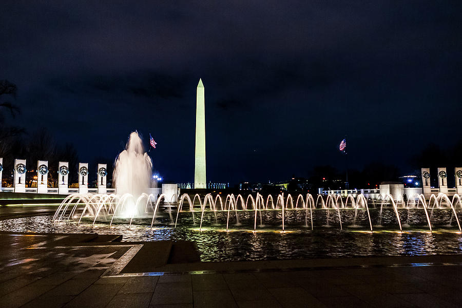 Washington Monument from the World War II Memorial Digital Art by SnapHappy Photos