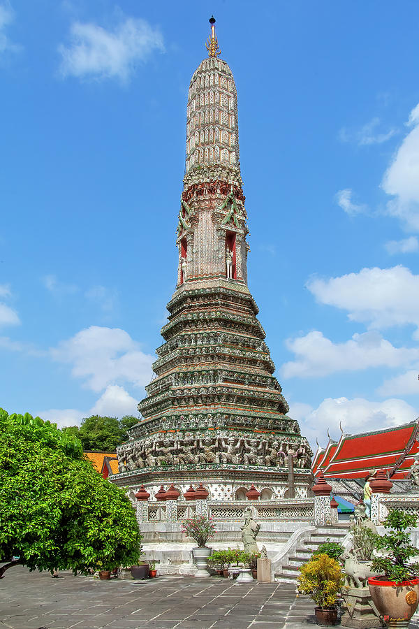 Wat Arun Southwest Corner Chedi DTHB0212 Photograph by Gerry Gantt