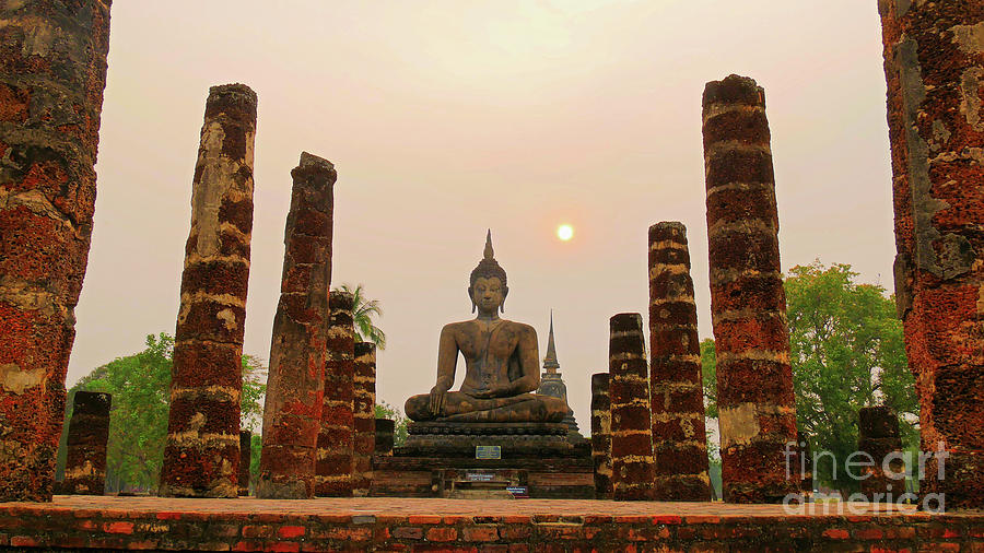 Wat Mahathat Temple Photograph by On da Raks