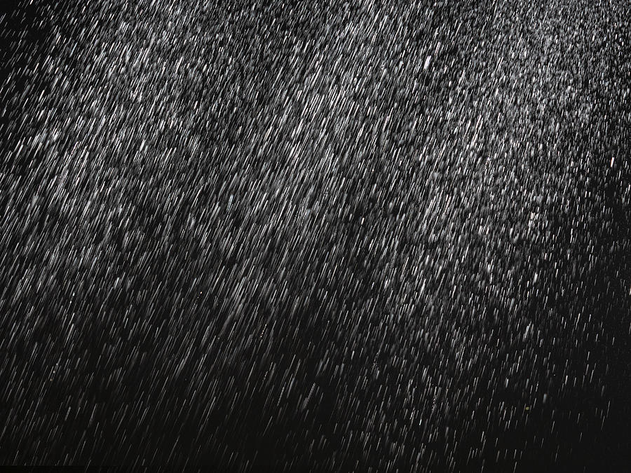 Water drops falling on a black background. Photograph by Jose A. Bernat Bacete