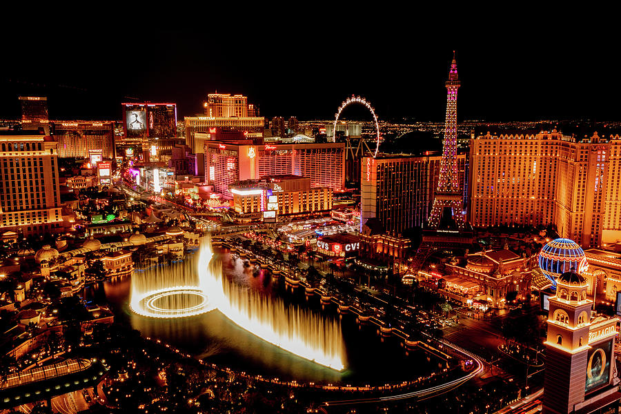 water fountain show at Bellagio from cosmopolitan Photograph by Hyuntae ...