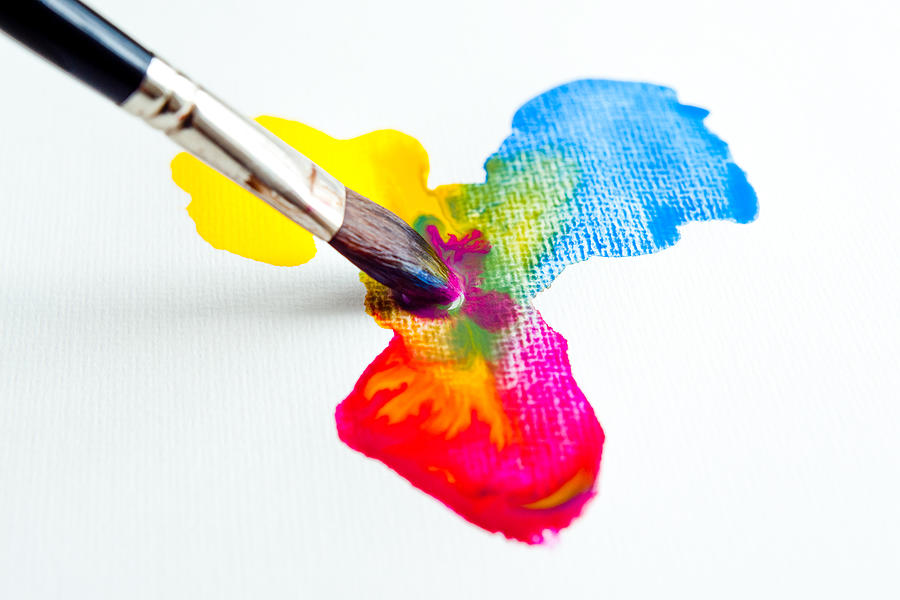 Watercolor mixing with red, blue and yellow. Photograph by Guido Mieth
