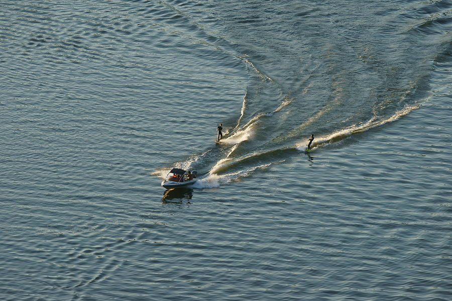 Waterskiing of two skiers Photograph by Penboy