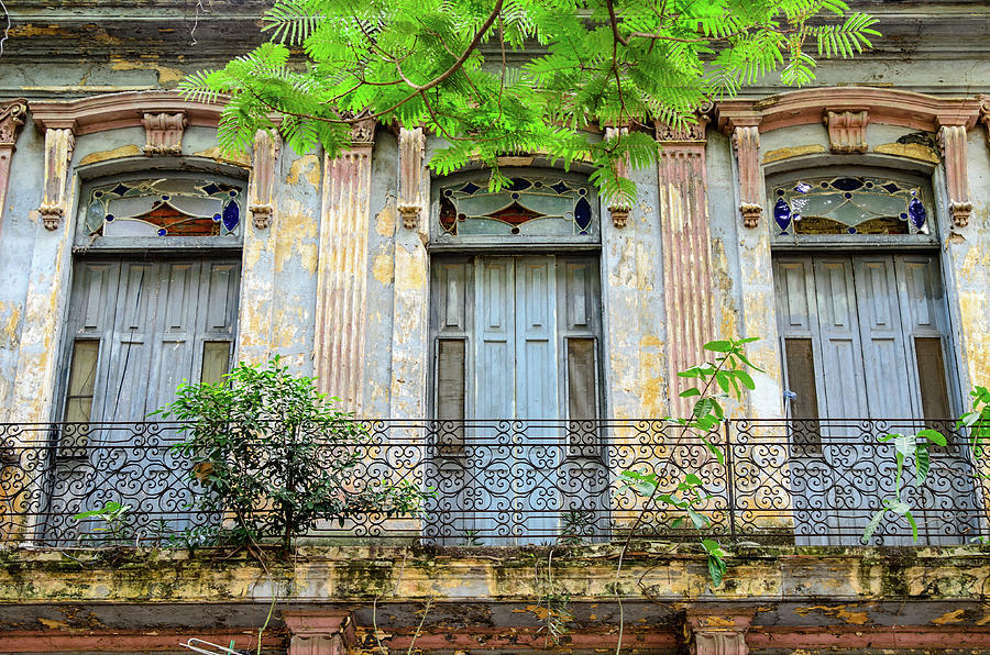 Weathered balcony in Havana. Photograph by Rob Huntley