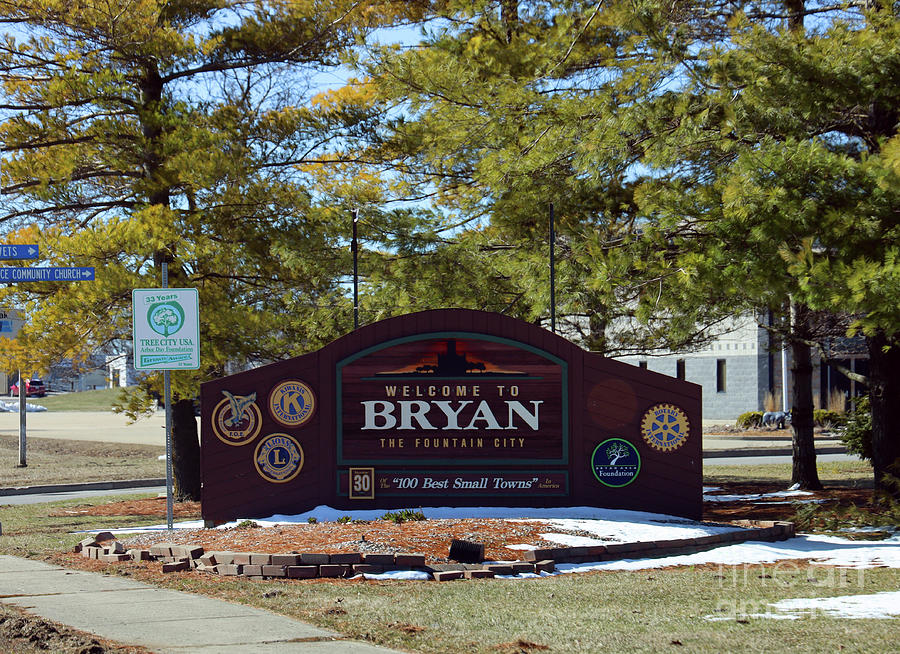 Welcome to Bryan Ohio Sign 9887 Photograph by Jack Schultz