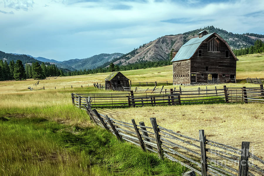 Wenatchee Barn Photograph by Rick Mann - Pixels