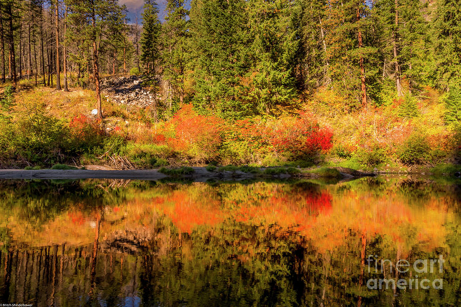 Autumn Scene In The Wenatchee River Area Stock Photo Alamy