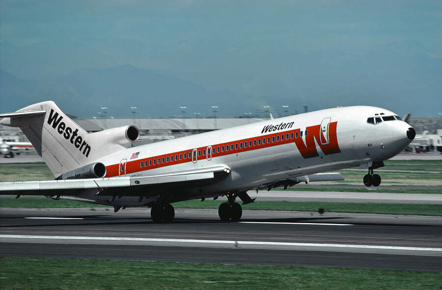 Western Airlines Boeing 727 Photograph by Erik Simonsen