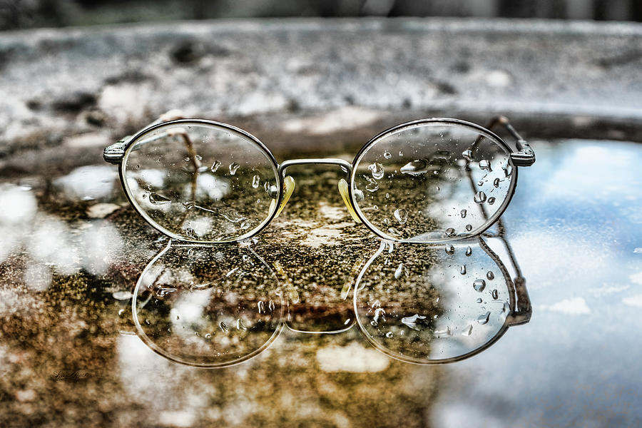 Still Life Photograph - Wet Glasses by Sharon Popek
