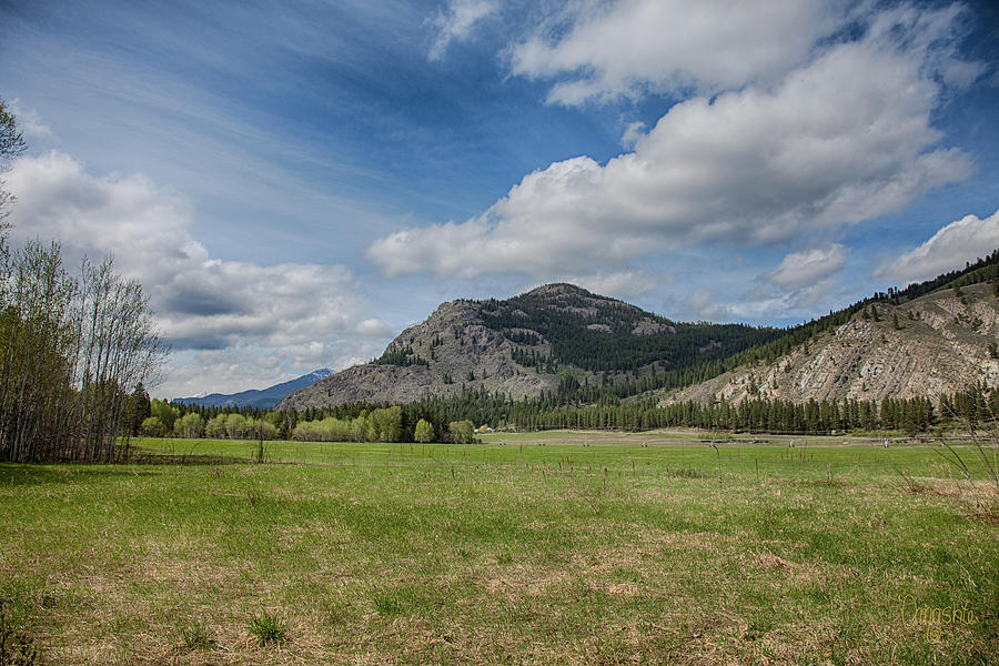 Wide Open Spaces in Mazama Art by Omashte Photograph by Omaste Witkowski