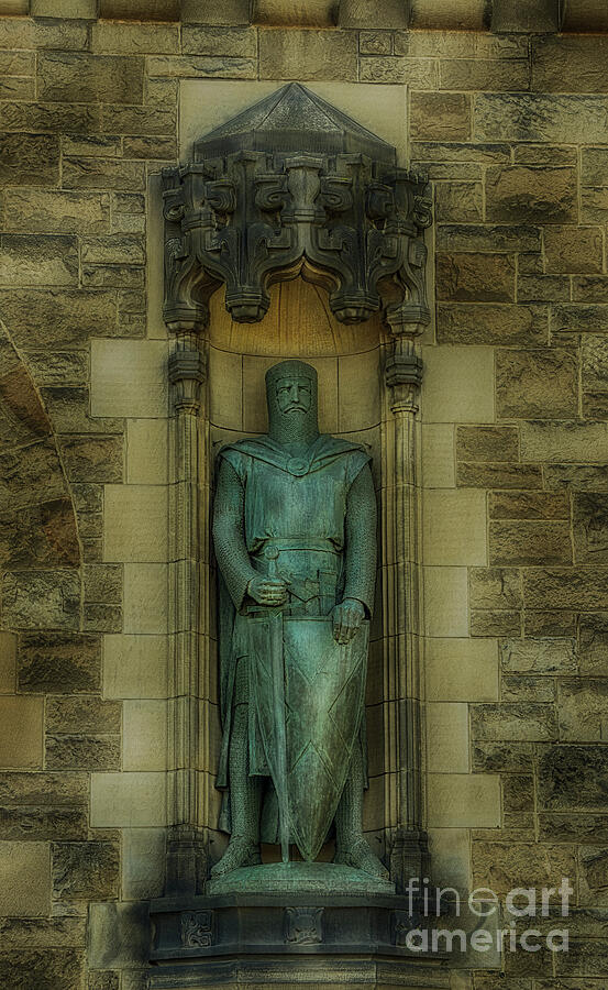 William Wallace - Edinburgh Castle Photograph by Yvonne Johnstone