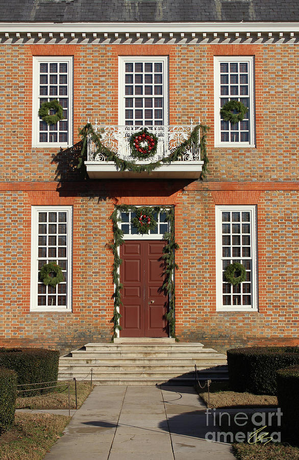 Williamsburg Governors Christmas Door Photograph by Robert M Seel