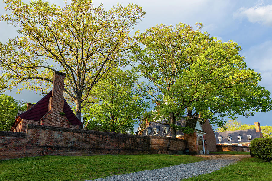 Williamsburg Palace In The Spring Photograph