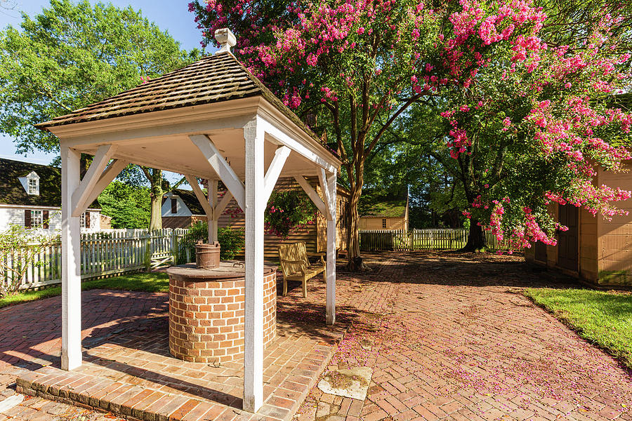 Williamsburg Well With Crape Myrtle Blossoms Photograph