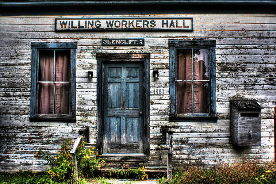 Willing Workers Enter Here Photograph by Wayne King