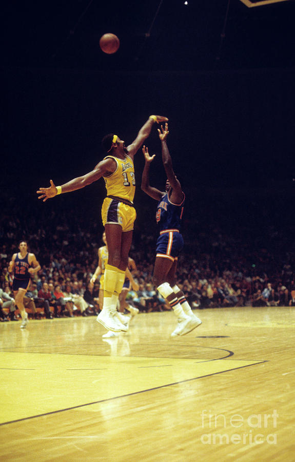 Willis Reed and Wilt Chamberlain Photograph by Wen Roberts