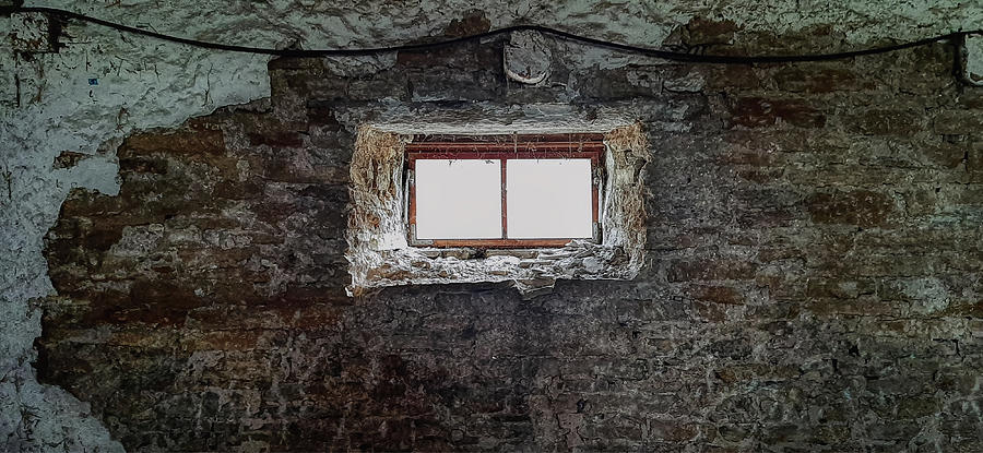 Window in Old Barn Photograph by Elaine Berger