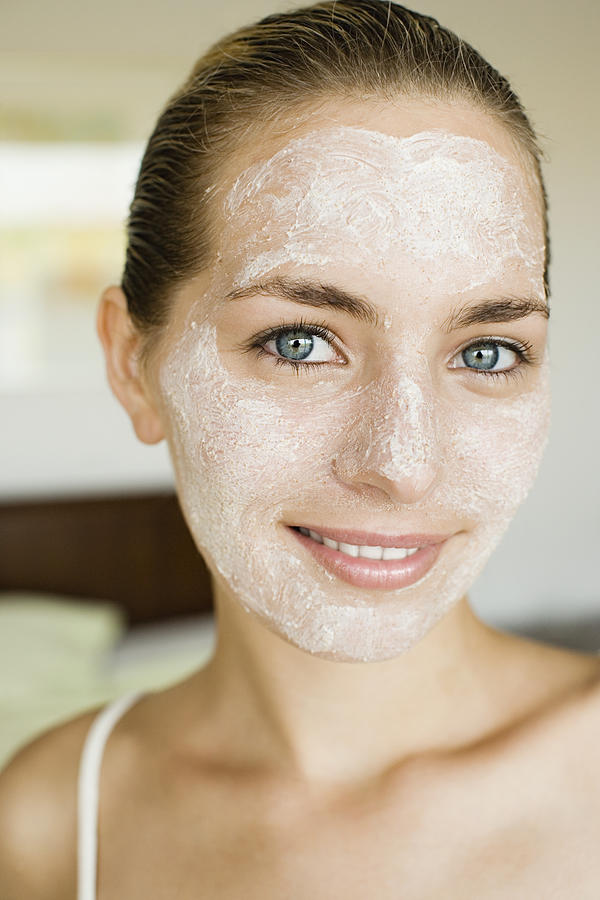 Woman wearing face mask Photograph by Image Source