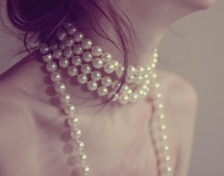 Woman with pearl necklace Photograph by ...a Me Non Sono Mai Piaciute. Quando Andavo Alla Scuola Ma