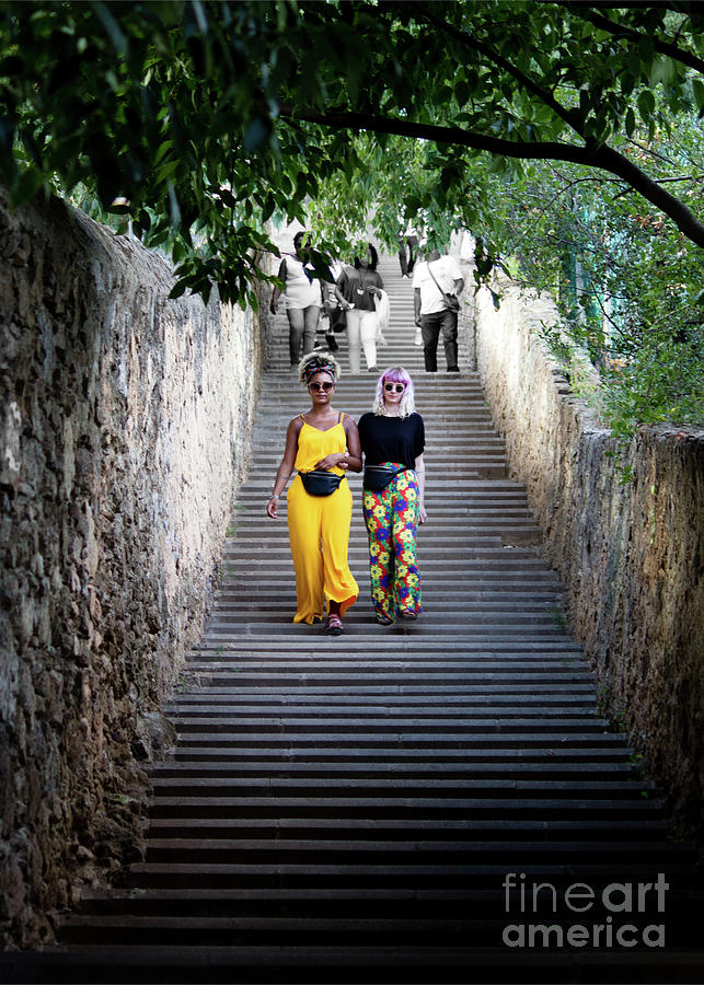 figure descending staircase