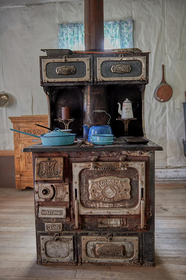 Wood burning cook stove Photograph by Paul Freidlund