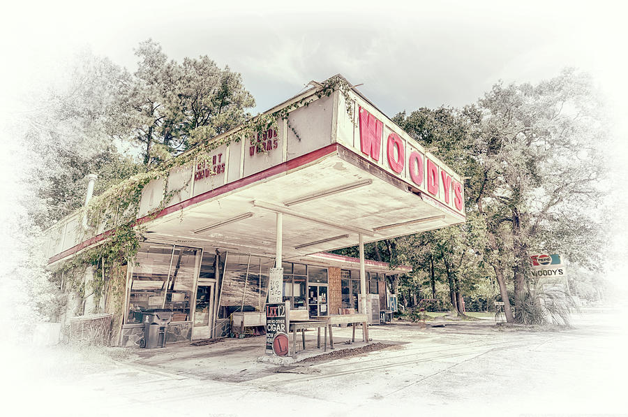 Woodys #3379 Photograph by Susan Yerry