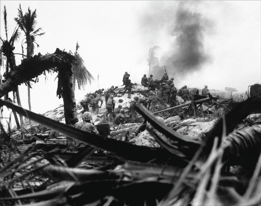 WW2 - The Final Assault, Tarawa, Gilbert Islands, 1943 / War ...