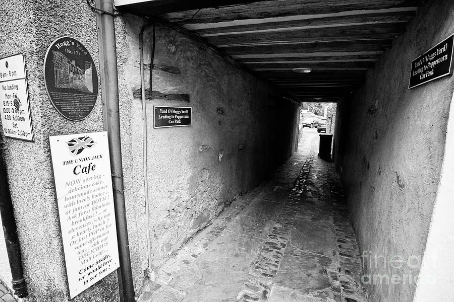 yard 17 entrance on highgate hoggs yard leading to peppercorn car park