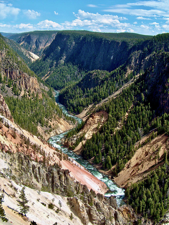 Yellowstone Canyon from Inspiration Point in Yellowstone National Park ...