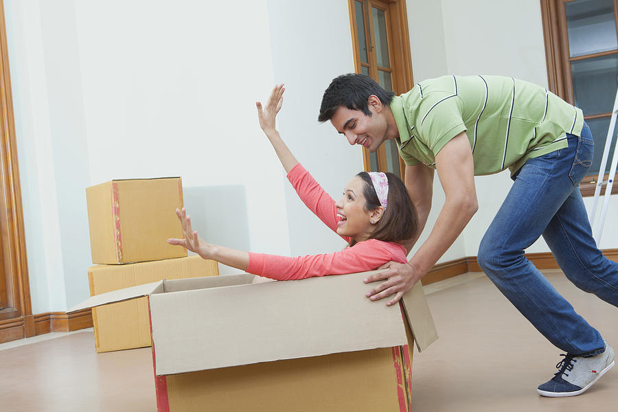 Young couple moving house Photograph by Ravi Ranjan