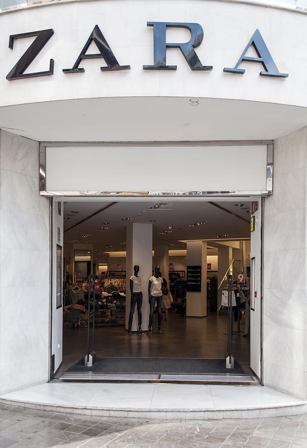 Zara Shop Photograph by Lalocracio