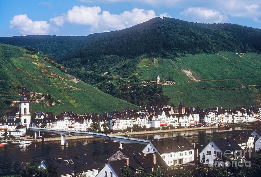 Zell Am Mosel Photograph by Bob Phillips