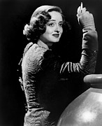 BETTE DAVIS c1943 Photograph by GRANGER Historical Picture Archive
