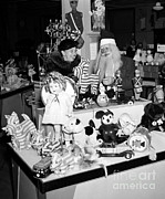 First Lady Eleanor Roosevelt And Santa Photograph by Science Source
