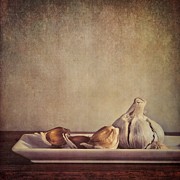 Garlic Cloves Photograph by Priska Wettstein
