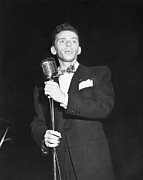 Frank Sinatra Performing #1 Photograph by Bettmann