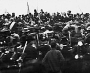 Abraham Lincoln Giving Gettysburg Photograph by Bettmann